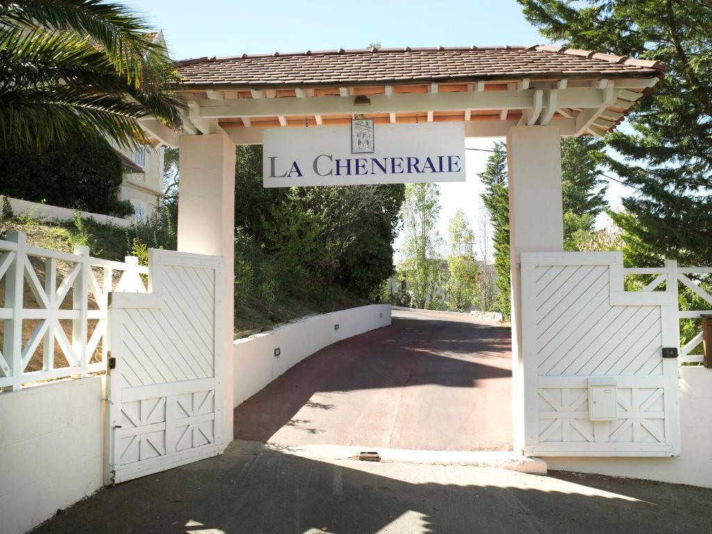 Hotel Villa La Cheneraie Saint-Raphaël Екстериор снимка